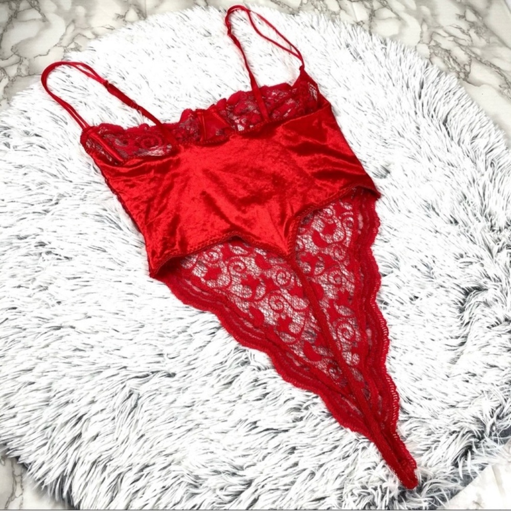 32B Vs Victoria’s Secret Vintage red floral lace teddy thong bodysuit lingerie - Picture 8 of 10